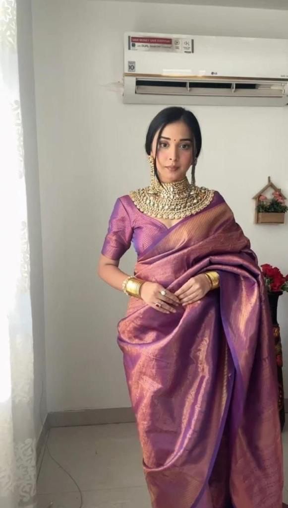 Instant Elegance: The One-Minute Saree