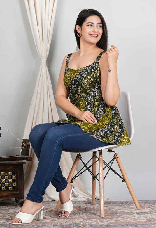 Rayon Foil Print Bandhani Sleeveless Short Kurti