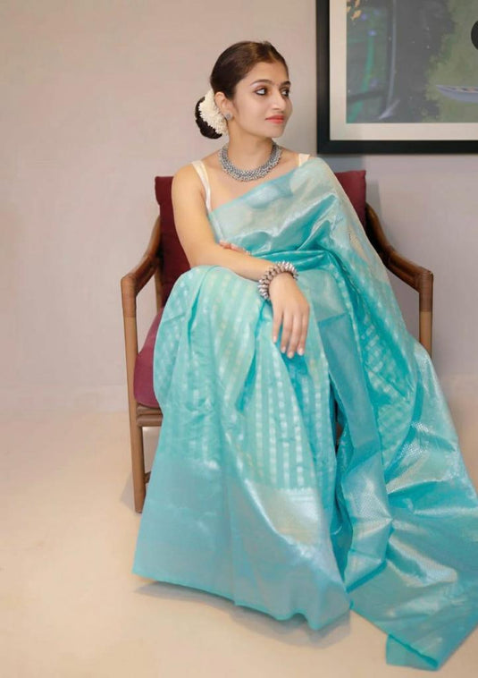 Beautiful Rich Pallu & Jaccquard Work On All Over Saree - thevendorvilla