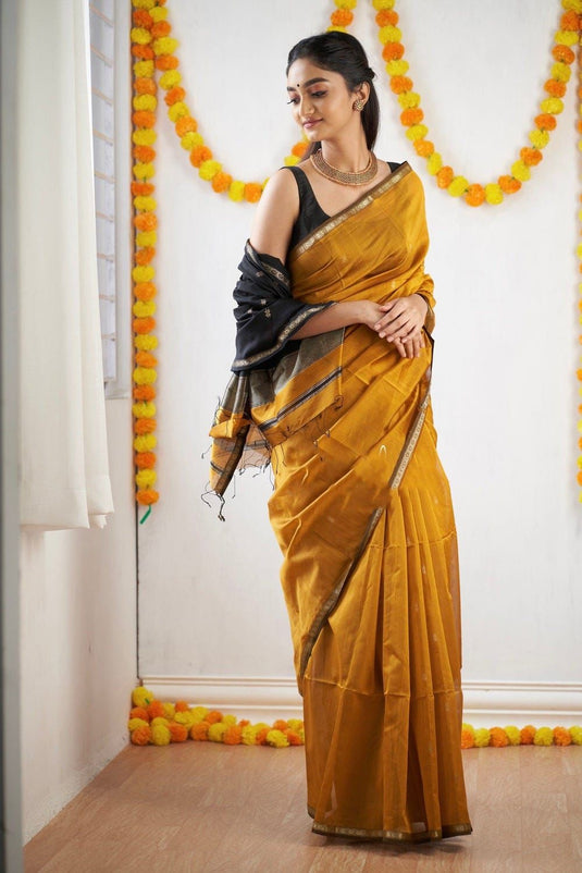 Luxurious Linen: The Soft Slub Saree