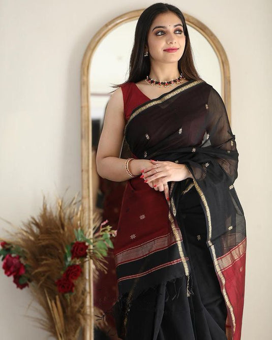 Luxurious Linen: The Soft Slub Saree