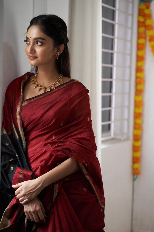 Luxurious Linen: The Soft Slub Saree