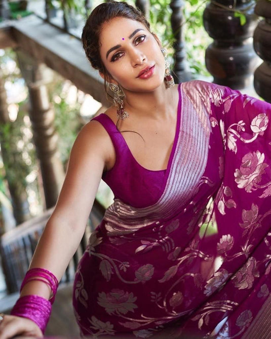 Beautiful Rich Pallu & Jaccquard Work On All Over Saree - thevendorvilla