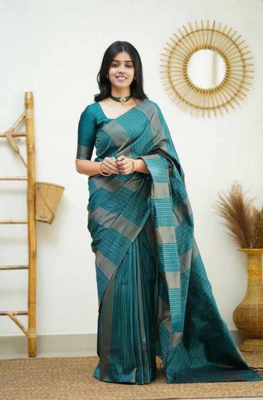 Beautiful Rich Pallu & Jaccquard Work On All Over Saree - thevendorvilla