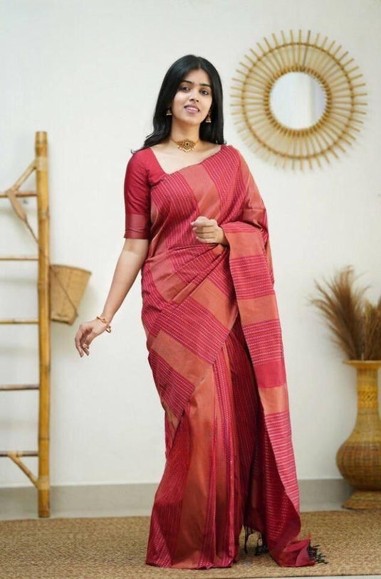 Beautiful Rich Pallu & Jaccquard Work On All Over Saree - thevendorvilla