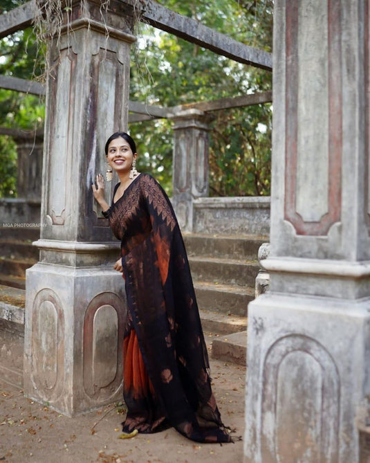 Luxurious Linen: The Soft Slub Saree